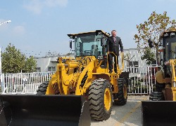 Продажа китайского фронтального погрузчика Foton Lovol FL936E в Казахстане за 000 $. Фотография 56 Купить фронтальный погрузчик Foton Lovol (Китай) в Алматы, модель FL936E, цена DDP: 000 $. Фото 56