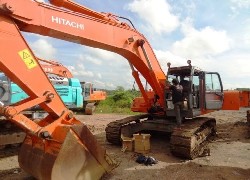 Продажа японского экскаватора Hitachi ZX330 в Казахстане за 000 $. Фотография 6 Купить экскаватор Hitachi (Япония) в Алматы, модель ZX330, цена DDP: 000 $. Фото 6