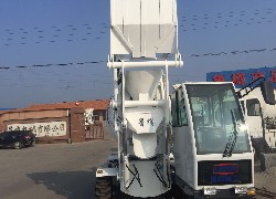 Купить автобетоносмеситель с самозагрузкой LUZUN (Китай) в Алматы, модель JBC 1.0R, угол разгрузки в двух направлениях 270º, цена DDP: 000 $. Фото 2