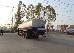 Продажа китайского водовоза CLW Dongfeng (DFAC) 30 м³ с поливомоечным оборудованием, в Казахстане за 000 $. Фотография 1 Купить автоцистерну, водовоз CLW Dongfeng (DFAC) (Китай) в Алматы, модель 30 м³, с поливомоечным оборудованием, цена DDP: 000 $. Фото 1