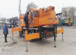 Купить автокран LONGFENG QYL10 на шасси T-KING в Алматы, цена: 000 $. Фото 4