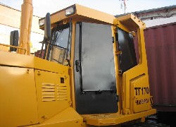 Антивандальные щитки на кабине бульдозера марки ЮУЗТ