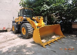 Купить фронтальный погрузчик в Алматы, Астане, Караганде - Changlin, модель CL955, Китай, цена DDP: 000 $. Фото 1