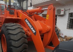 Продажа южно-корейского фронтального погрузчика DOOSAN DL503 в Казахстане за 000 $. Фотография 2 Купить фронтальный погрузчик DOOSAN (Южная Корея) в Алматы, модель DL503, цена DDP: 000 $. Фото 2