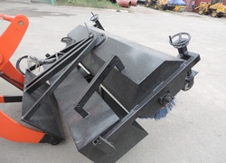 Гидравлическая щётка для уборки снега и снежный отвал для фронтального погрузчика HERACLES, H580. Цена: 2000 $. Продажа в Казахстане