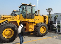 Купить фронтальный погрузчик Foton Lovol (Китай) в Алматы, модель FL956F-II, цена DDP: 000 $. Фото 71