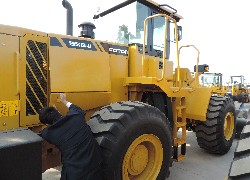 Купить фронтальный погрузчик Foton Lovol (Китай) в Алматы, модель FL956F-II, цена DDP: 000 $. Фото 90