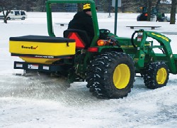 Продажа американского пескоразбрасывательа SnowEX, модель для установки на задний борт в Казахстане за 000 $. Фотография 2 Купить пескоразбрасыватель SnowEX, модель для установки на задний борт в Алматы, цена: 000 $, рассрочка - 6 месяцев. Фото 2