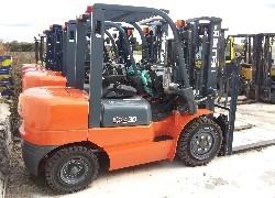 Продажа китайского дизельного вилочного погрузчика (автопогрузчика) Heli CPCD30 в Казахстане за 000 $. Фотография 1 Купить дизельный вилочный погрузчик (автопогрузчик) Heli (Китай) в Алматы, модель CPCD30, цена DDP: 000 $. Фото 1