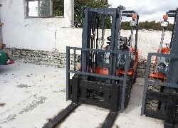 Продажа китайского дизельного вилочного погрузчика (автопогрузчика) Heli CPCD30 в Казахстане за 000 $. Фотография 2 Купить дизельный вилочный погрузчик (автопогрузчик) Heli (Китай) в Алматы, модель CPCD30, цена DDP: 000 $. Фото 2